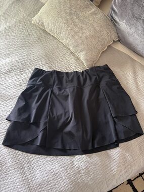 Athleta Ruffle Skort Womens Medium Active Tennis Golf Running black momentum LT